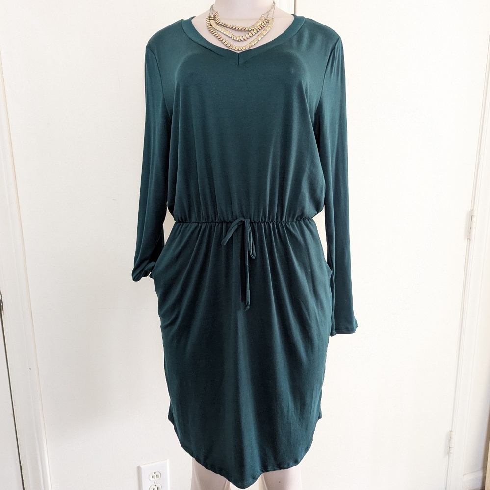 Green Long Sleeve V-Neck Dress